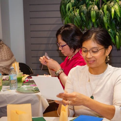 Two attendees comparing their photos mid stitch